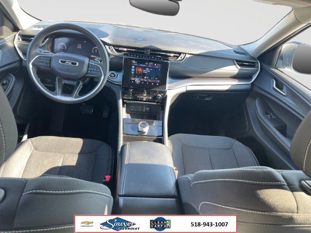 Used 2023 Jeep Grand Cherokee Laredo w/ Luxury Tech Group I AWD/4WD image 15