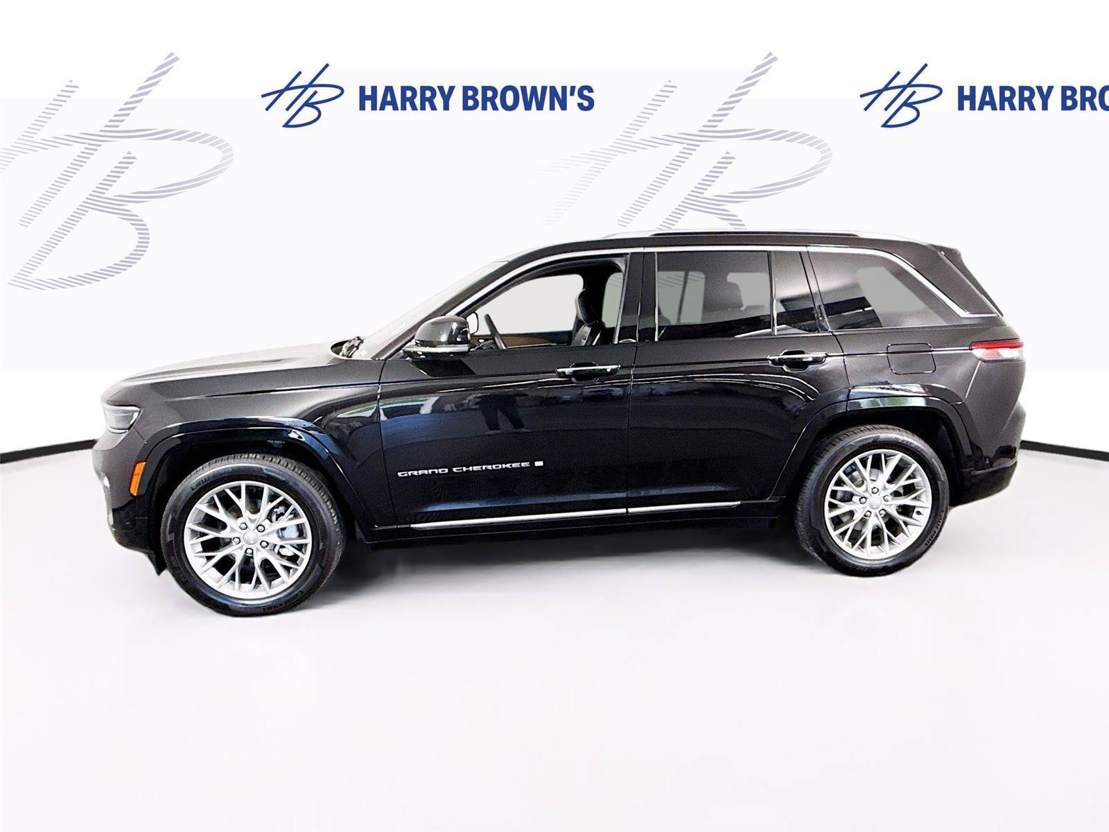 Used 2024 Jeep Grand Cherokee Summit w/ Luxury Tech Group V AWD/4WD image 30
