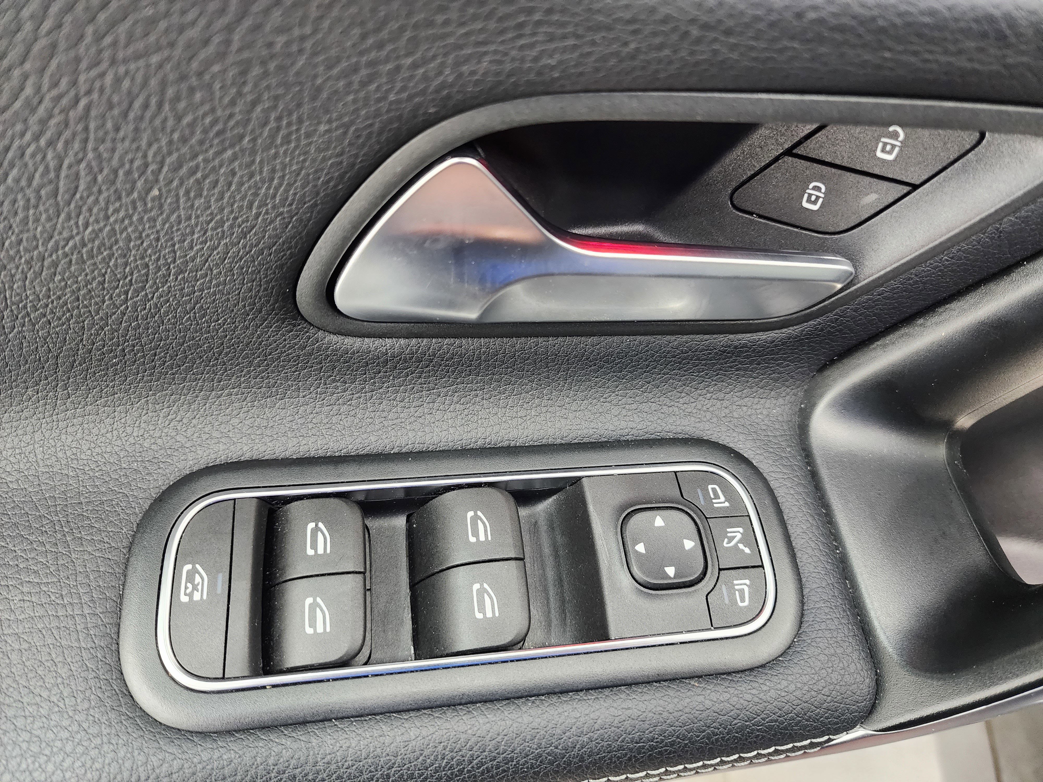 Used 2025 Mercedes-Benz CLA 250 4MATIC image 37