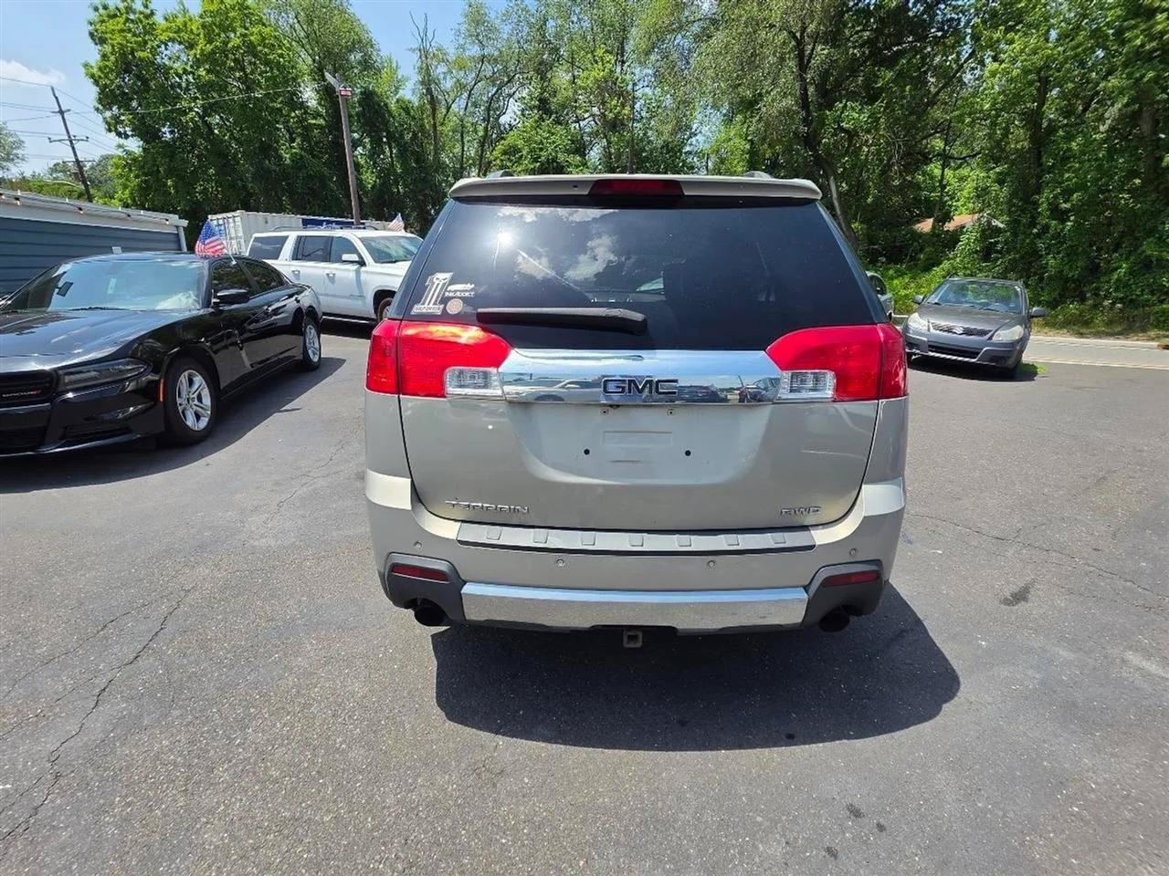 Used 2011 GMC Terrain SLT w/ Cargo Package AWD/4WD image 11