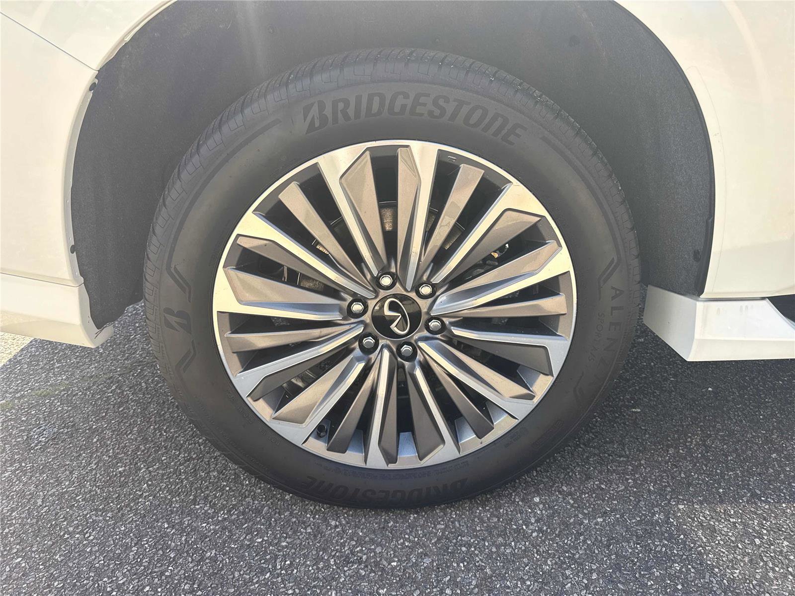 Certified 2025 INFINITI QX80 Sensory image 30