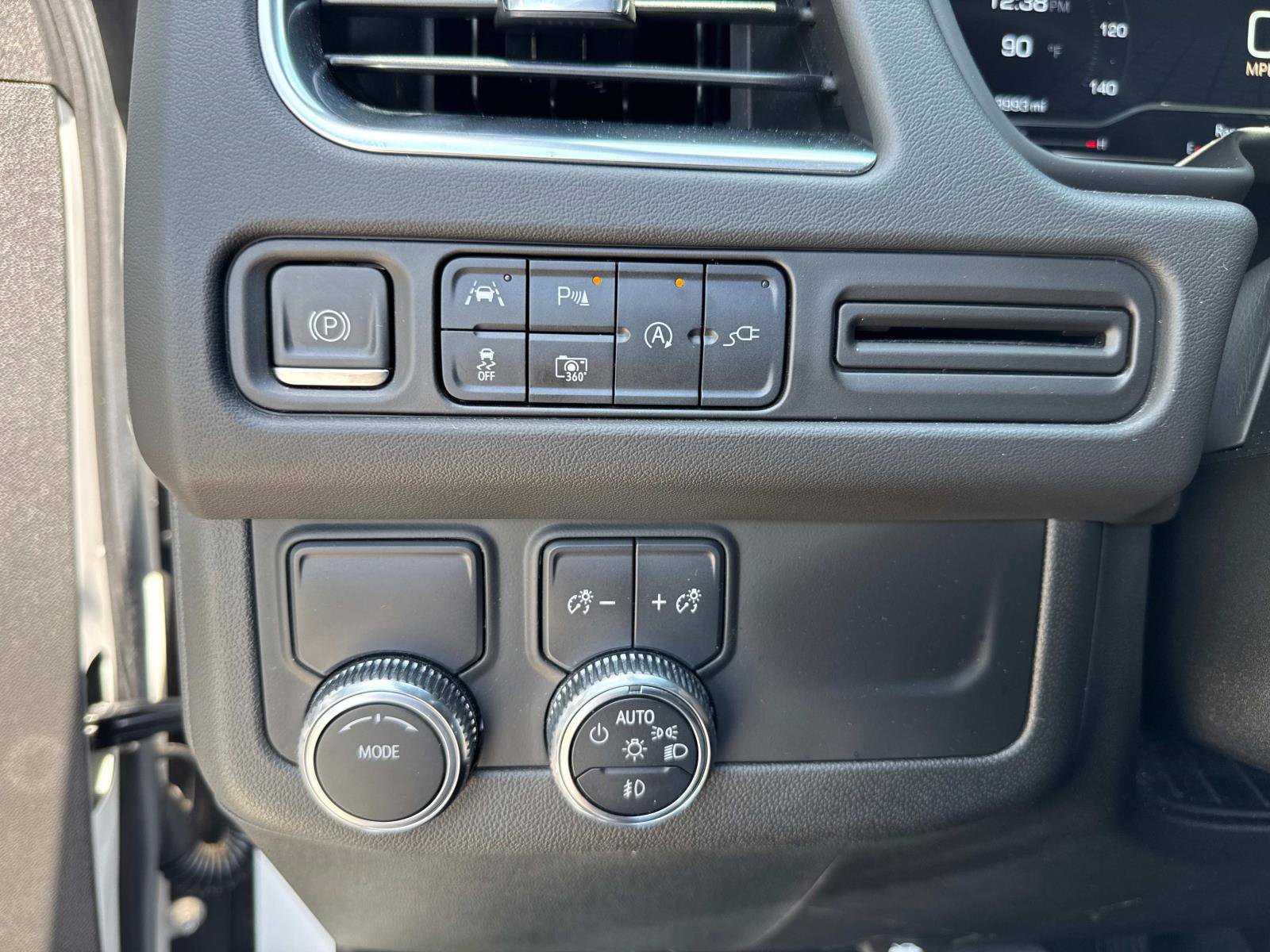 Used 2022 GMC Yukon SLT w/ SLT Premium Package image 33