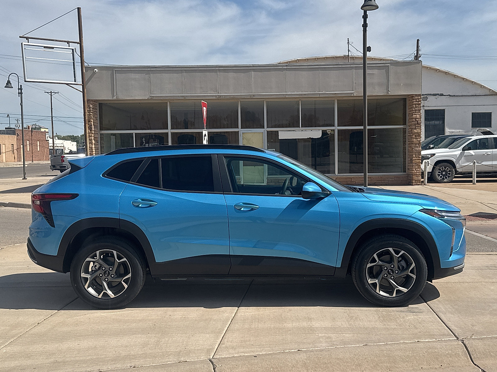New 2026 Chevrolet Trax LT w/ LPO, Blackout Package FWD image 5