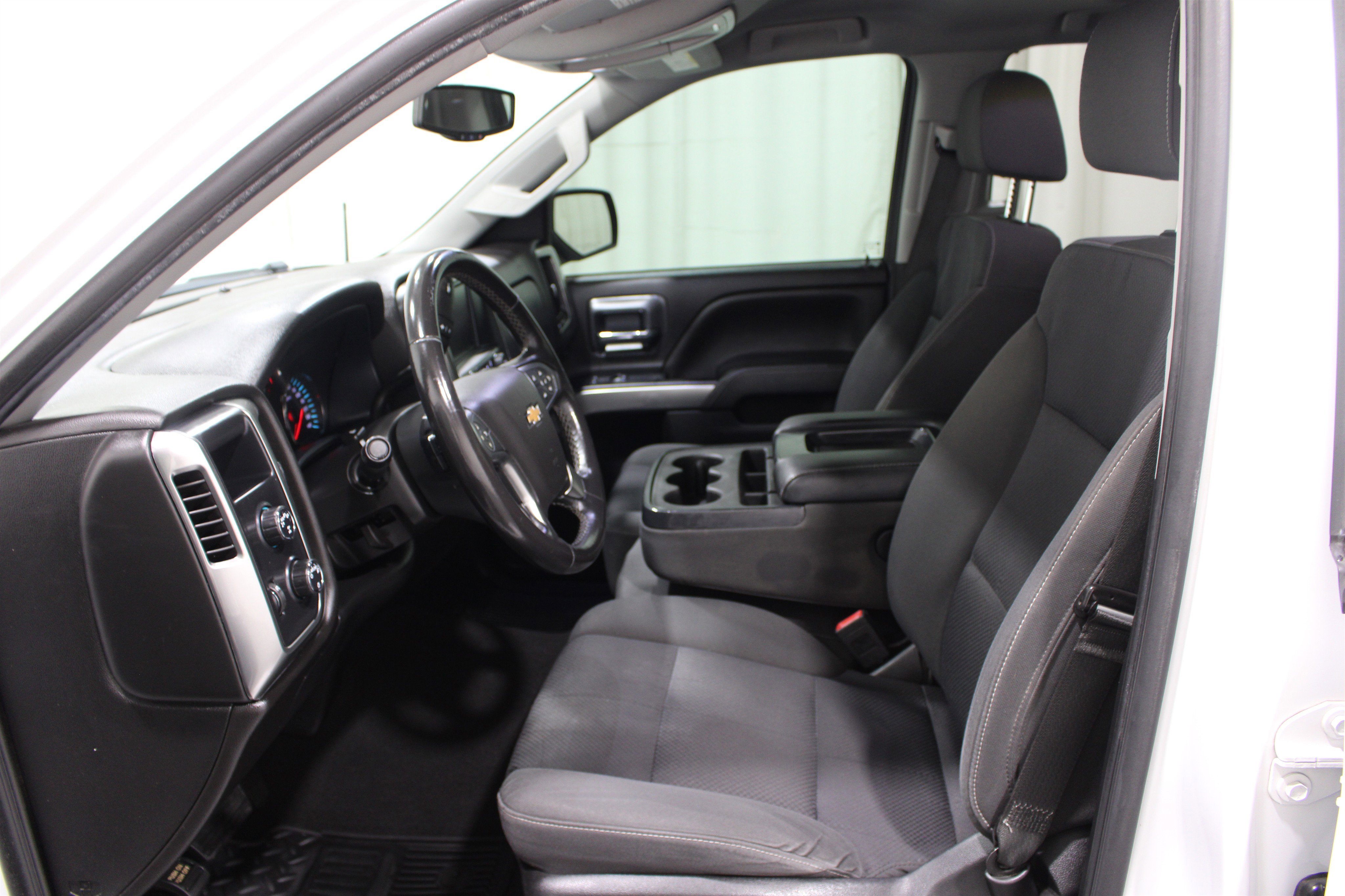 Used 2019 Chevrolet Silverado 1500 LT AWD/4WD image 3