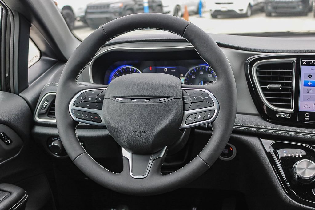 New 2027 Chrysler Pacifica Select FWD image 16
