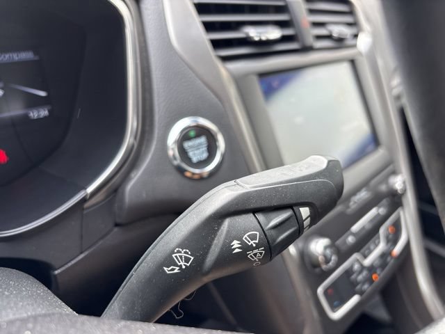 Used 2020 Ford Fusion SE FWD image 22