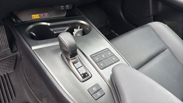 Certified 2025 Lexus UX 300h AWD w/ Accessory Package (Z2) image 29
