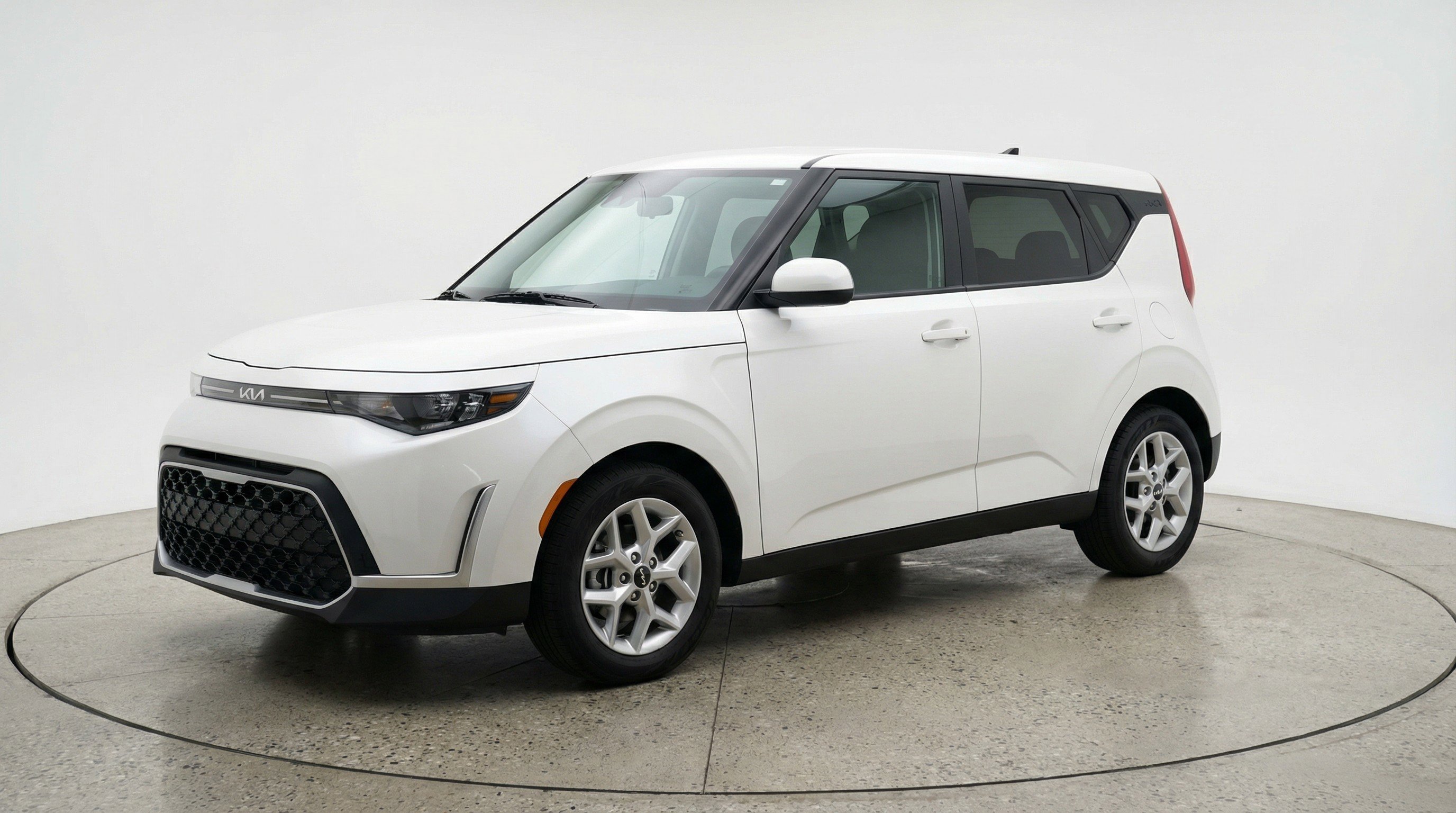 Used 2025 Kia Soul LX w/ LX Technology Package image 3