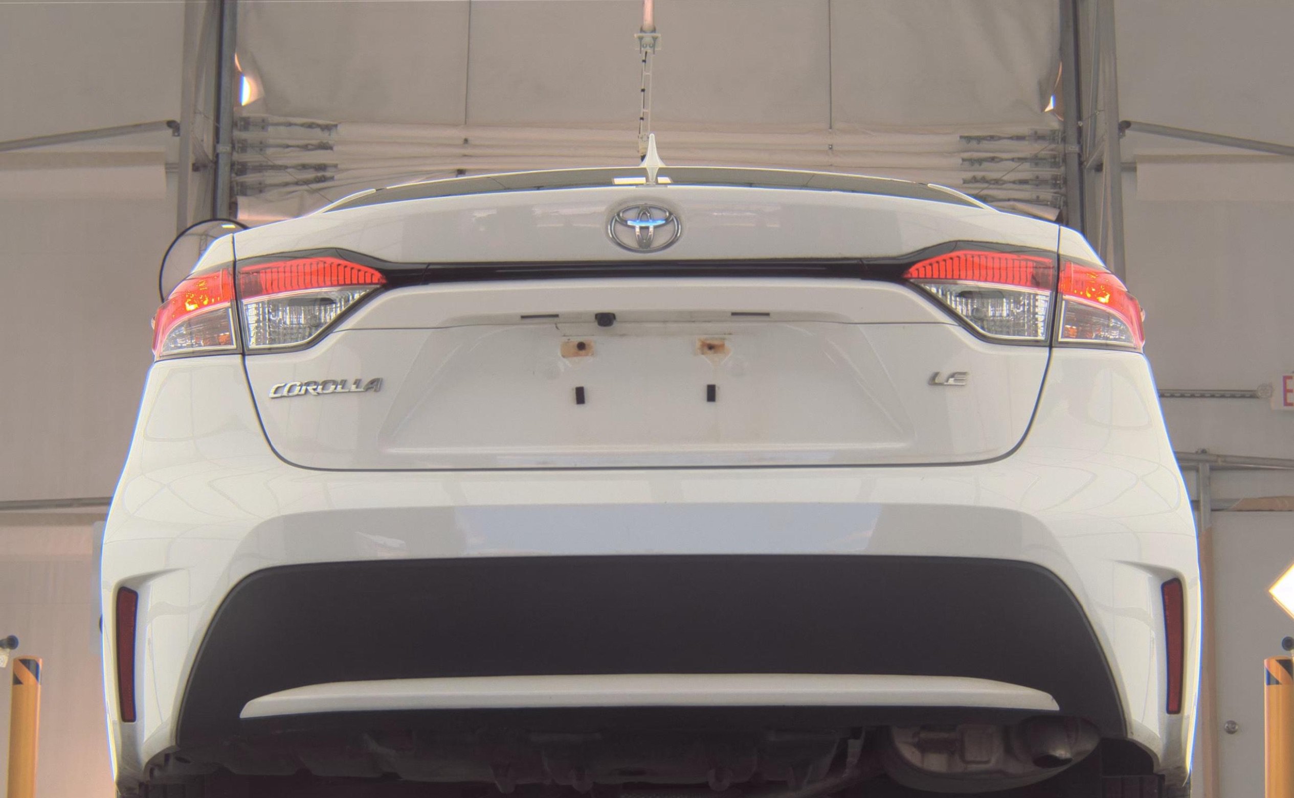 Used 2020 Toyota Corolla LE FWD image 4