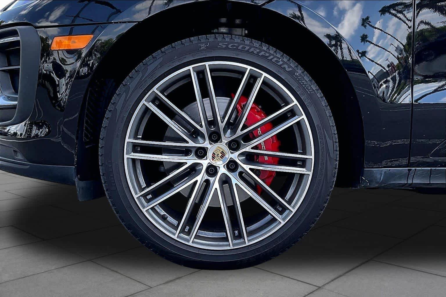 Used 2023 Porsche Macan S AWD/4WD image 9
