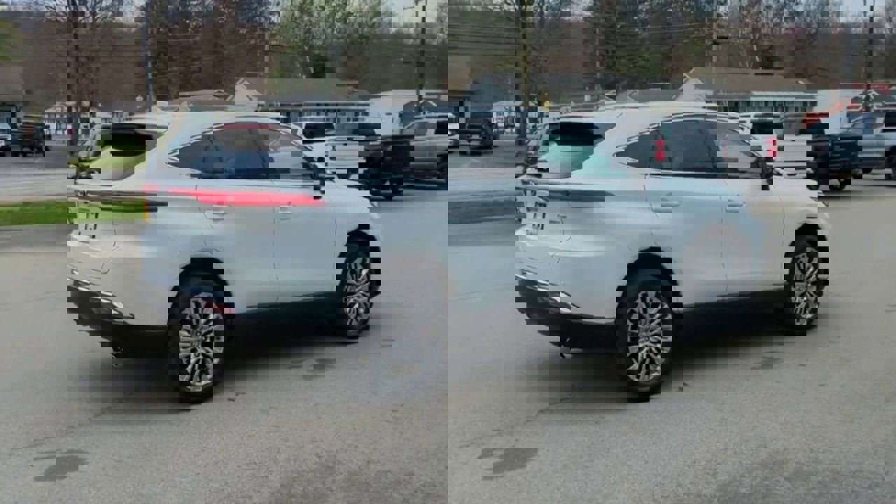 Used 2023 Toyota Venza Limited image 8