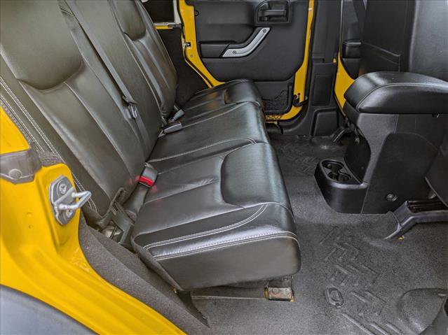 Used 2015 Jeep Wrangler Unlimited Rubicon AWD/4WD image 18