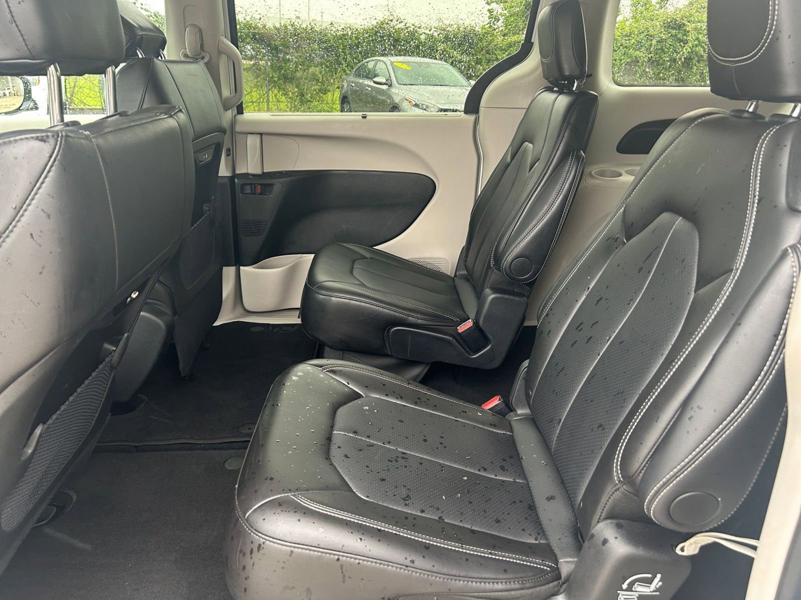 Used 2024 Chrysler Pacifica Touring-L image 27