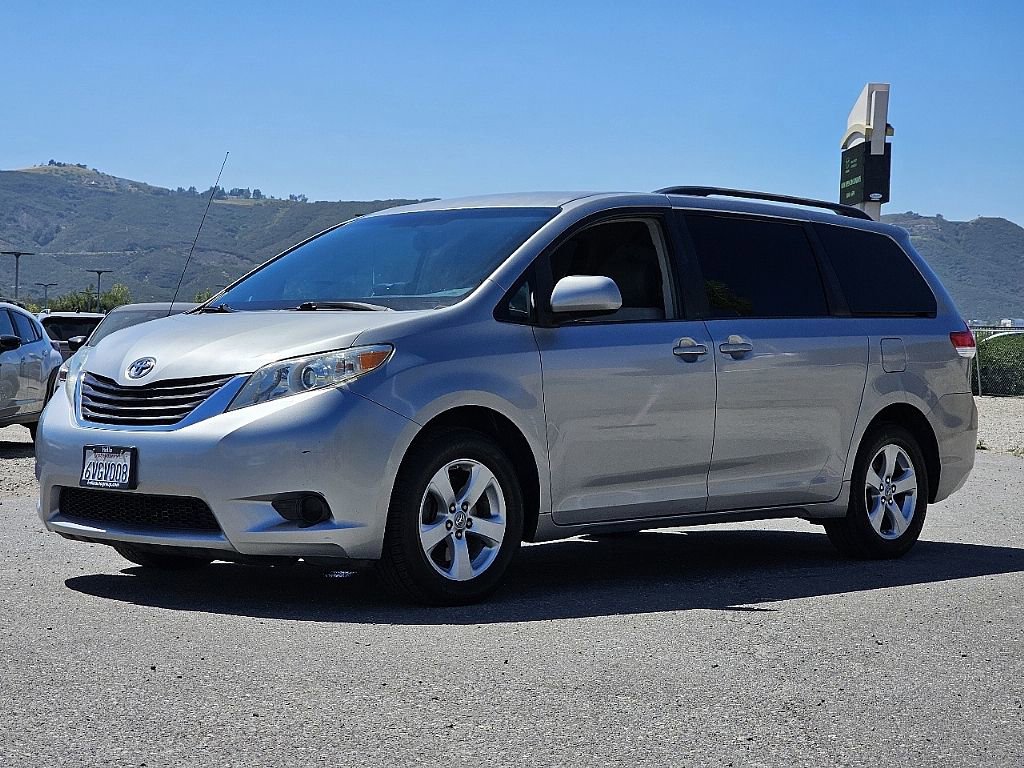 Used 2012 Toyota Sienna LE w/ Preferred Pkg image 7