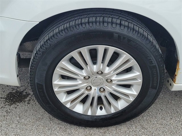 Used 2014 Chrysler Town & Country Limited image 6