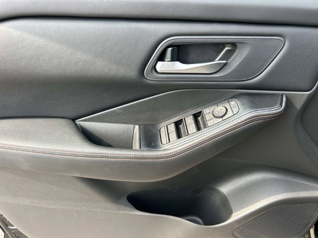 Used 2025 Nissan Rogue SV AWD/4WD image 30