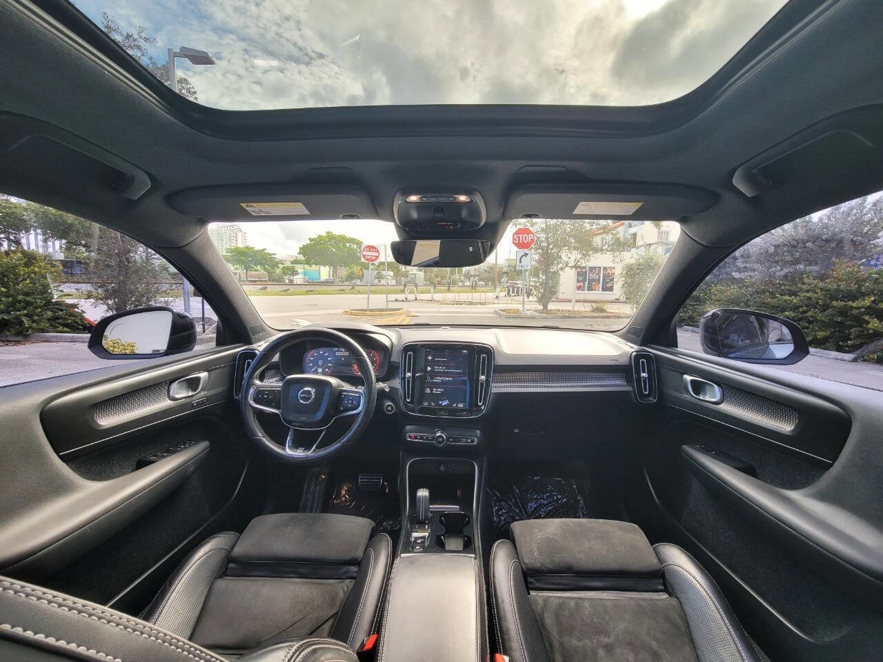 Used 2019 Volvo XC40 T5 R-Design image 17