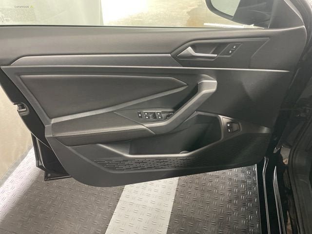 Certified 2023 Volkswagen Jetta SE image 18