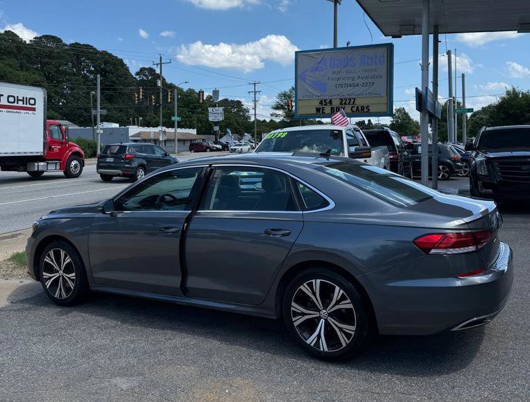 Used 2021 Volkswagen Passat 2.0T SE image 3
