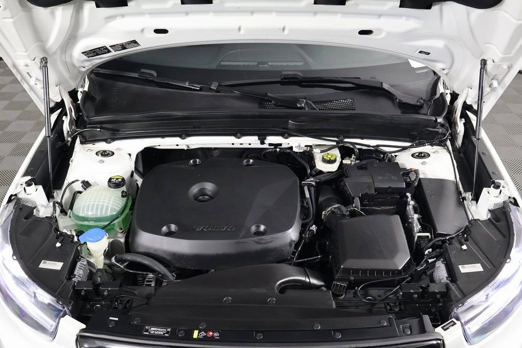 Used 2019 Volvo XC40 T5 R-Design image 15