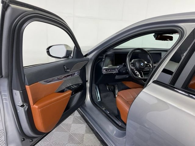 Certified 2023 BMW 760i xDrive AWD/4WD image 28