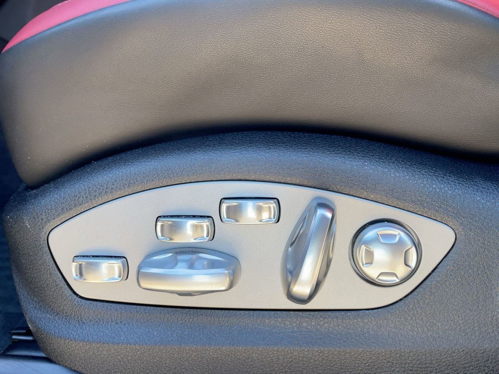 Used 2025 Porsche Macan image 14