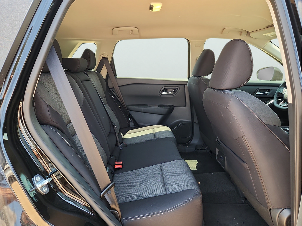 Used 2026 Nissan Rogue SV FWD image 16