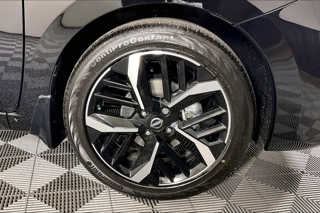 New 2025 Nissan Versa SR w/ Trunk Package image 16