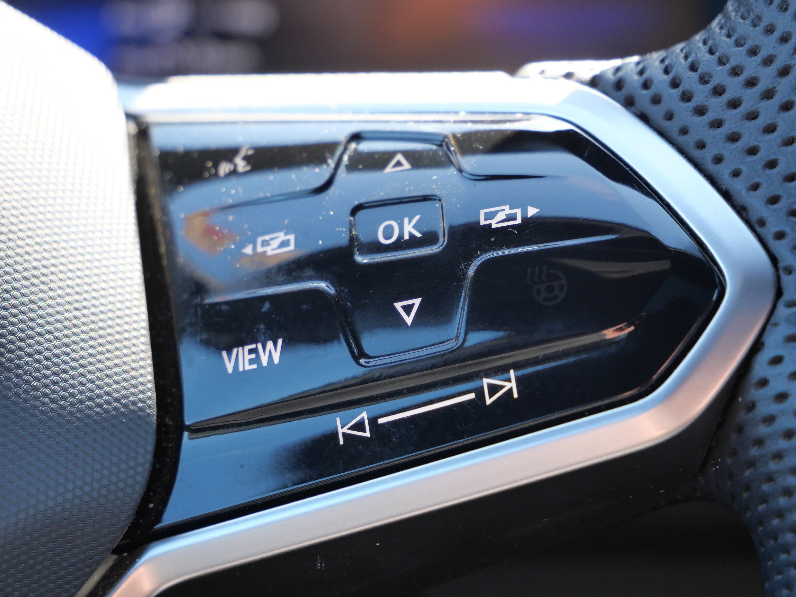 Certified 2023 Volkswagen Tiguan SE R-Line image 32