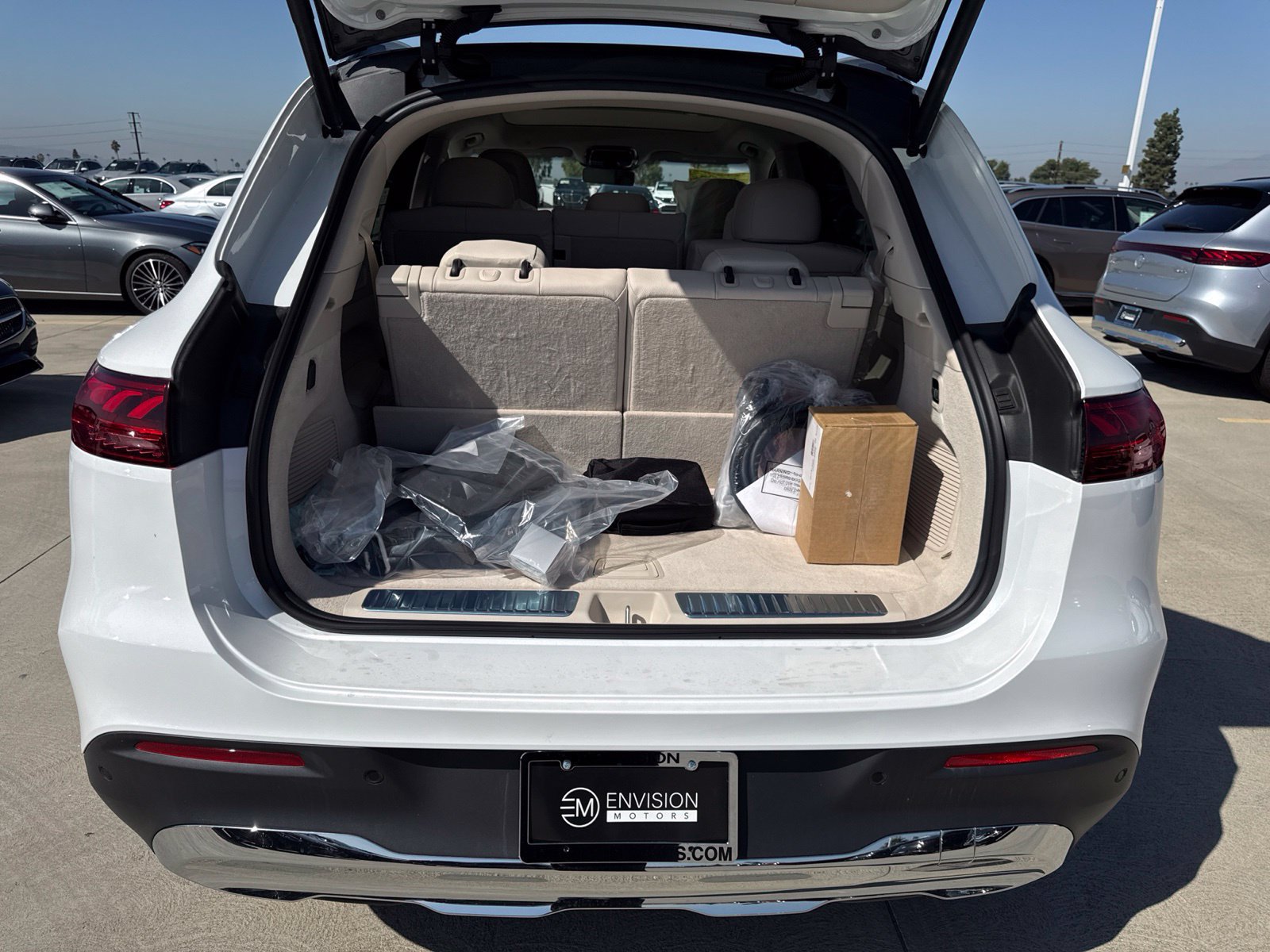 New 2027 Mercedes-Benz EQS 400 4MATIC SUV image 13