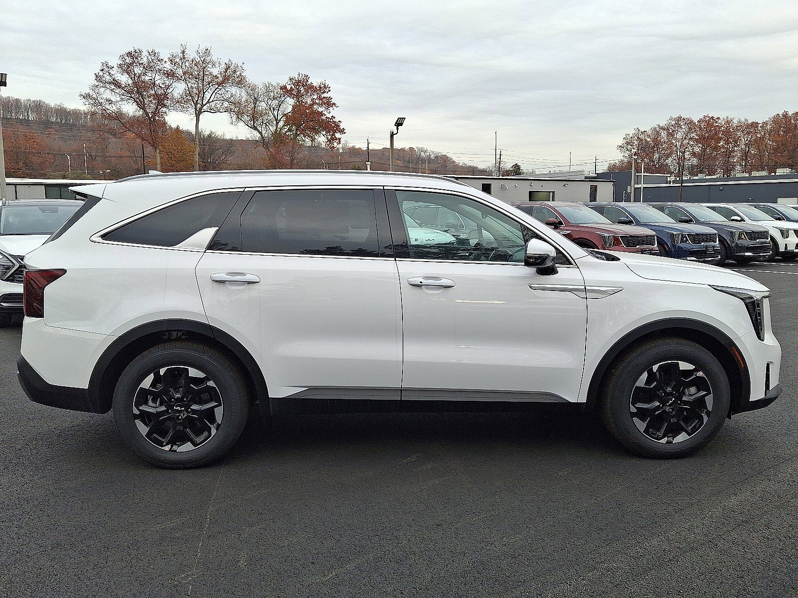 New 2025 Kia Sorento S image 8