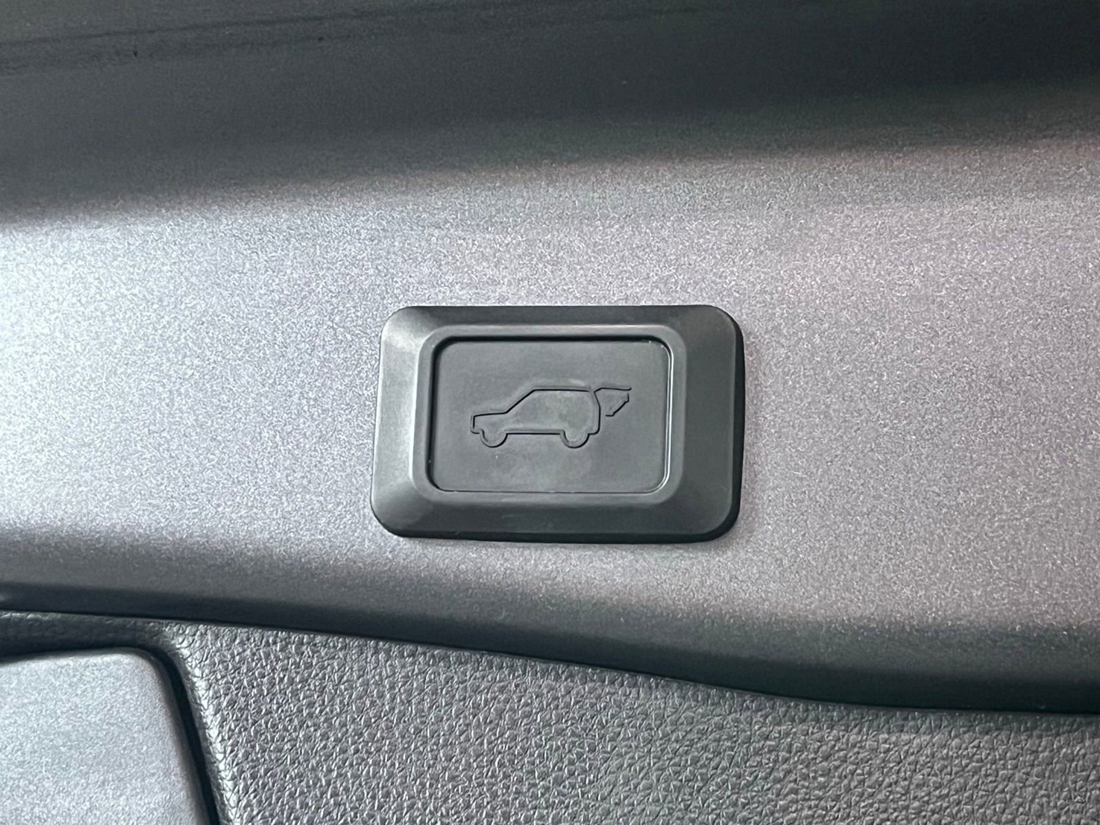 Used 2021 Toyota RAV4 XSE w/ XSE Grade Weather Package AWD/4WD image 11