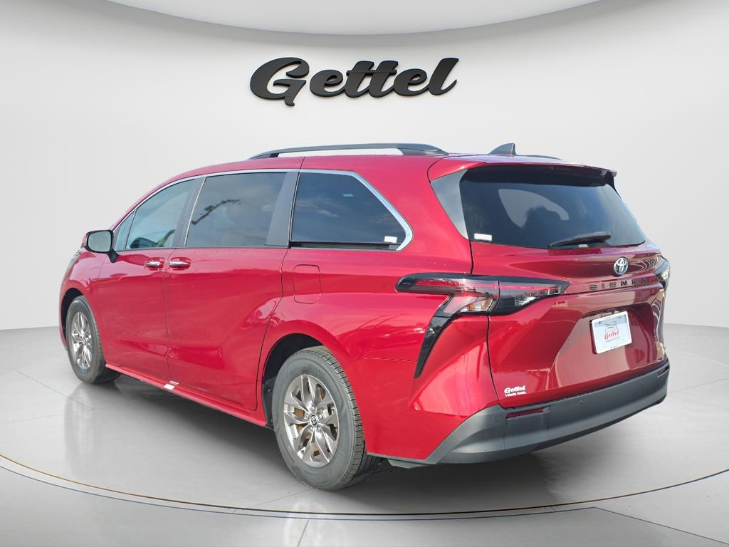 Used 2023 Toyota Sienna XLE FWD image 7
