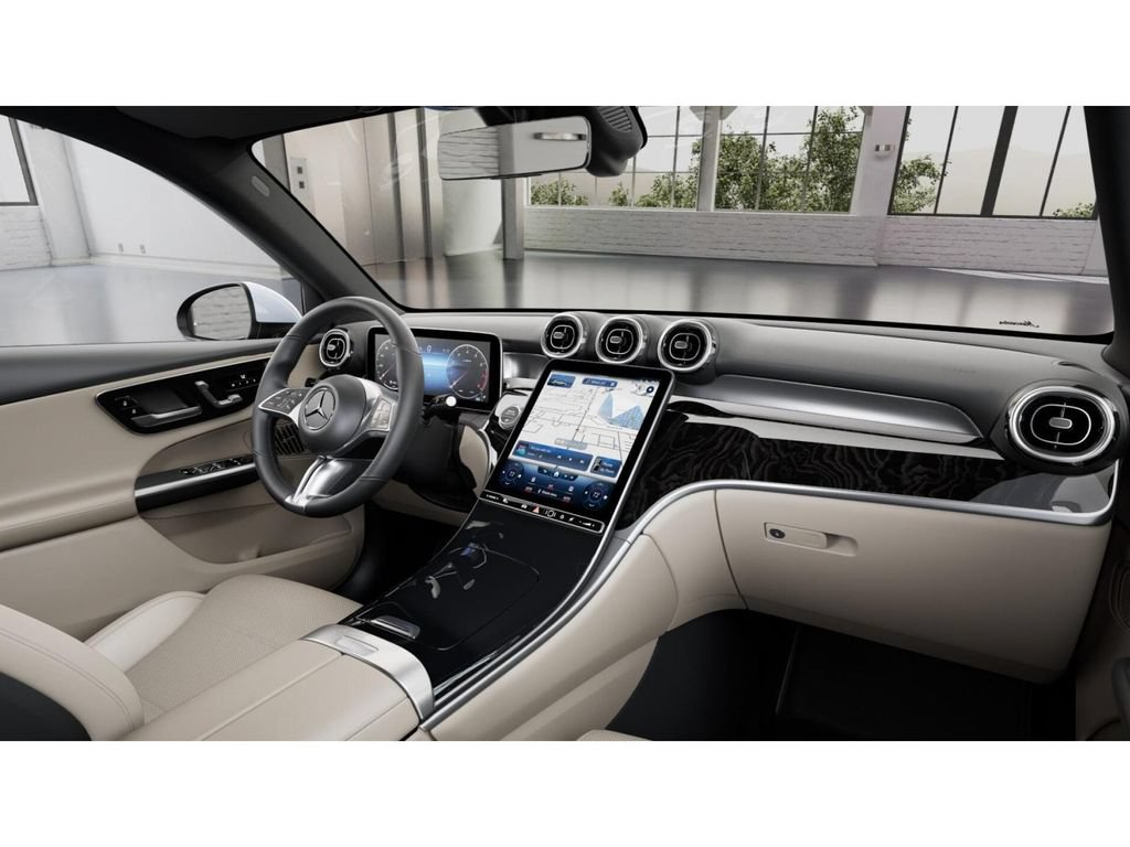 Used 2025 Mercedes-Benz GLC 300 4MATIC image 6