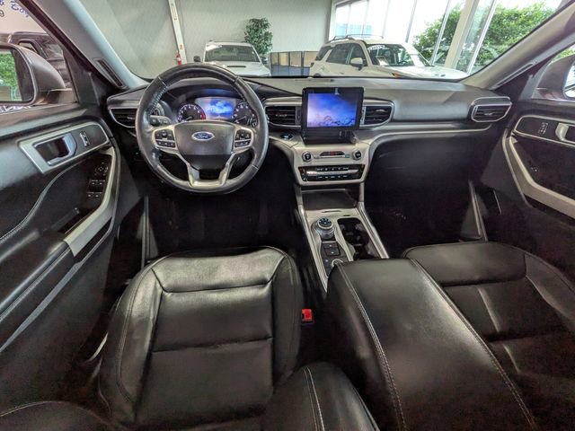 Used 2020 Ford Explorer XLT w/ Equipment Group 202A AWD/4WD image 12