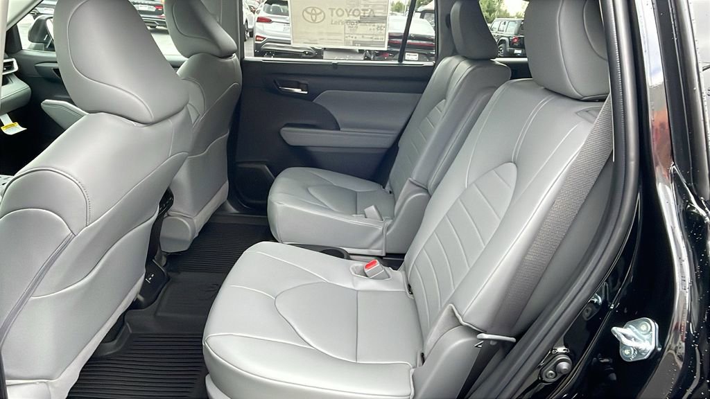 New 2026 Toyota Highlander XLE image 12