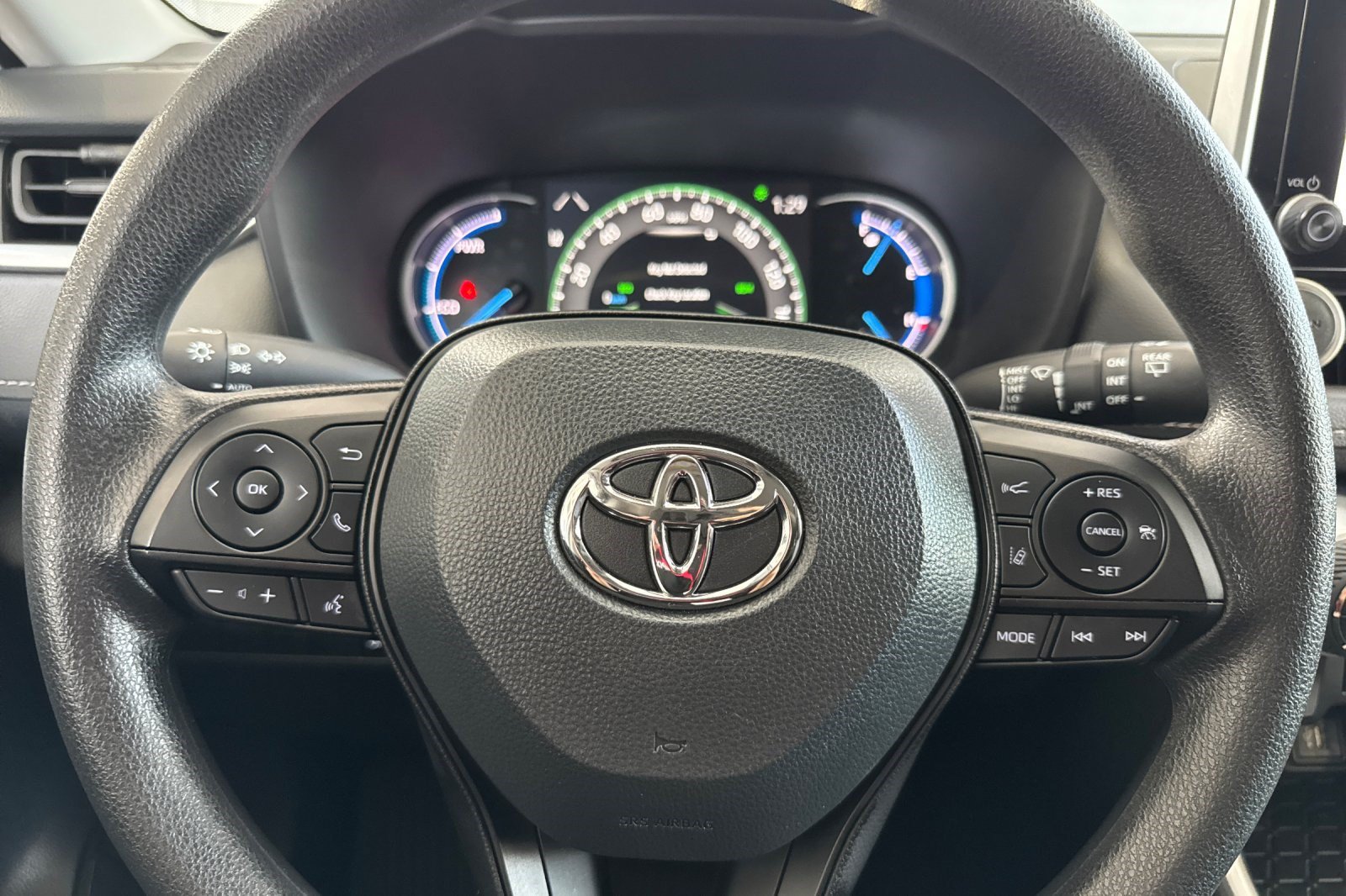 Used 2025 Toyota RAV4 XLE w/ Convenience Package AWD/4WD image 29