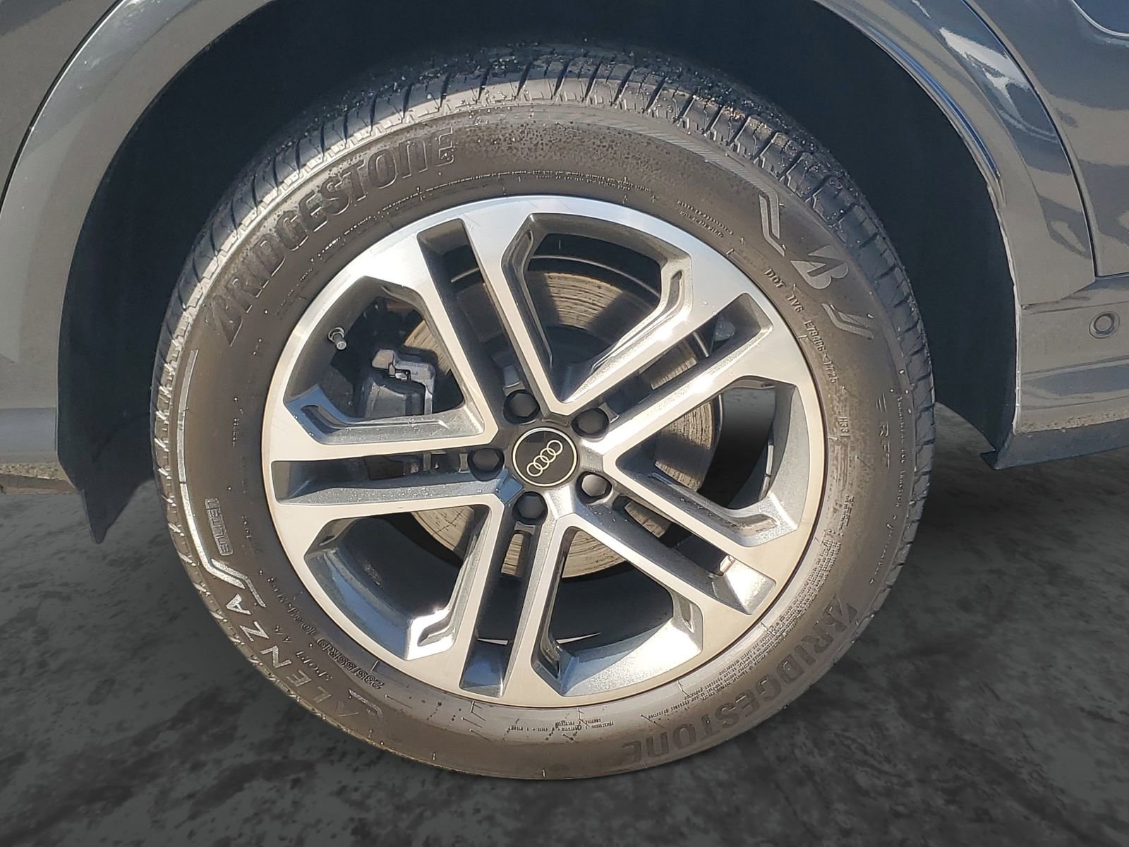 Used 2025 Audi Q5 Premium w/ Convenience Package image 6