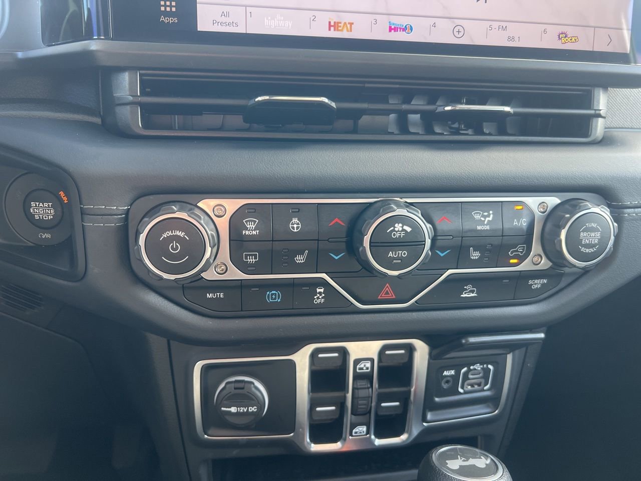 Used 2025 Jeep Wrangler Sahara 4xe image 30