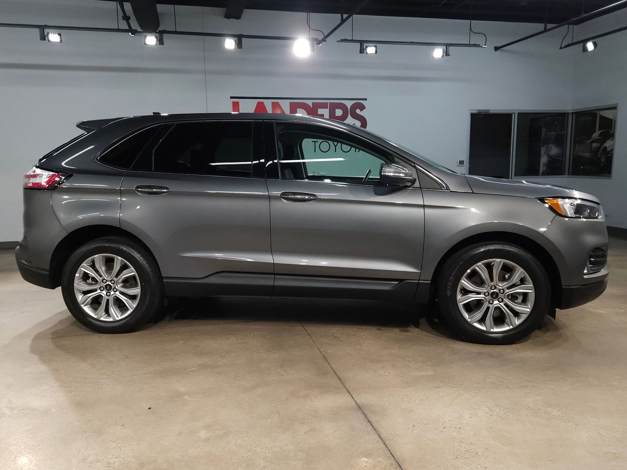 Used 2024 Ford Edge Titanium image 8