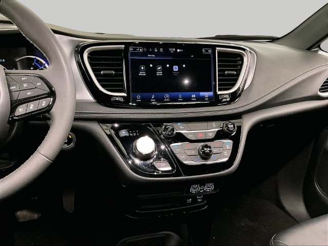 Used 2022 Chrysler Pacifica Touring-L w/ S Appearance Package FWD image 6
