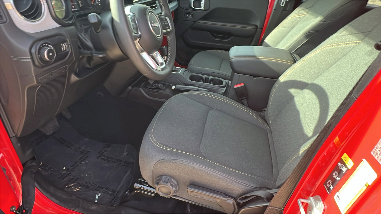 Used 2025 Jeep Wrangler Sahara image 16