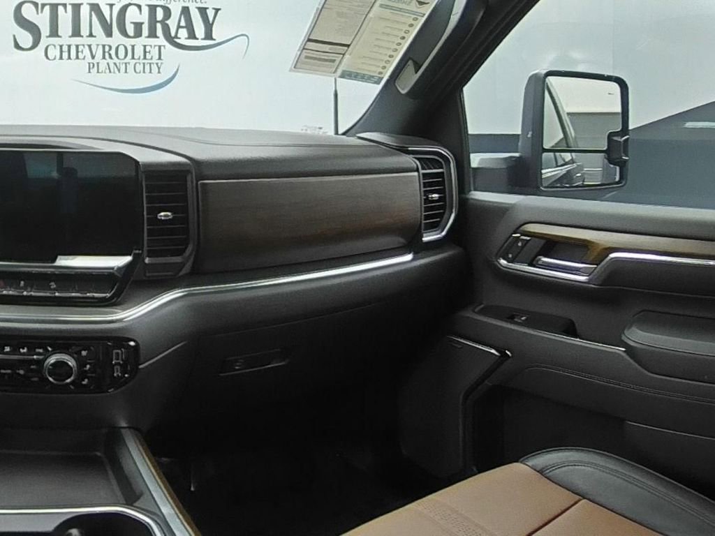 Used 2024 Chevrolet Silverado 2500 High Country w/ High Country Premium Package AWD/4WD image 15