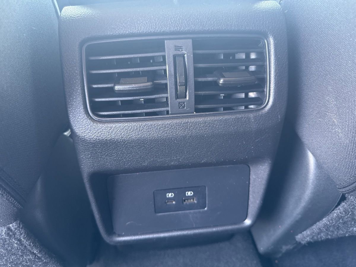 Used 2023 Nissan Rogue SV image 35