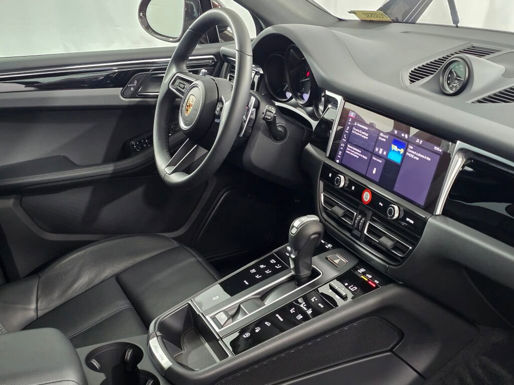 Certified 2025 Porsche Macan image 29