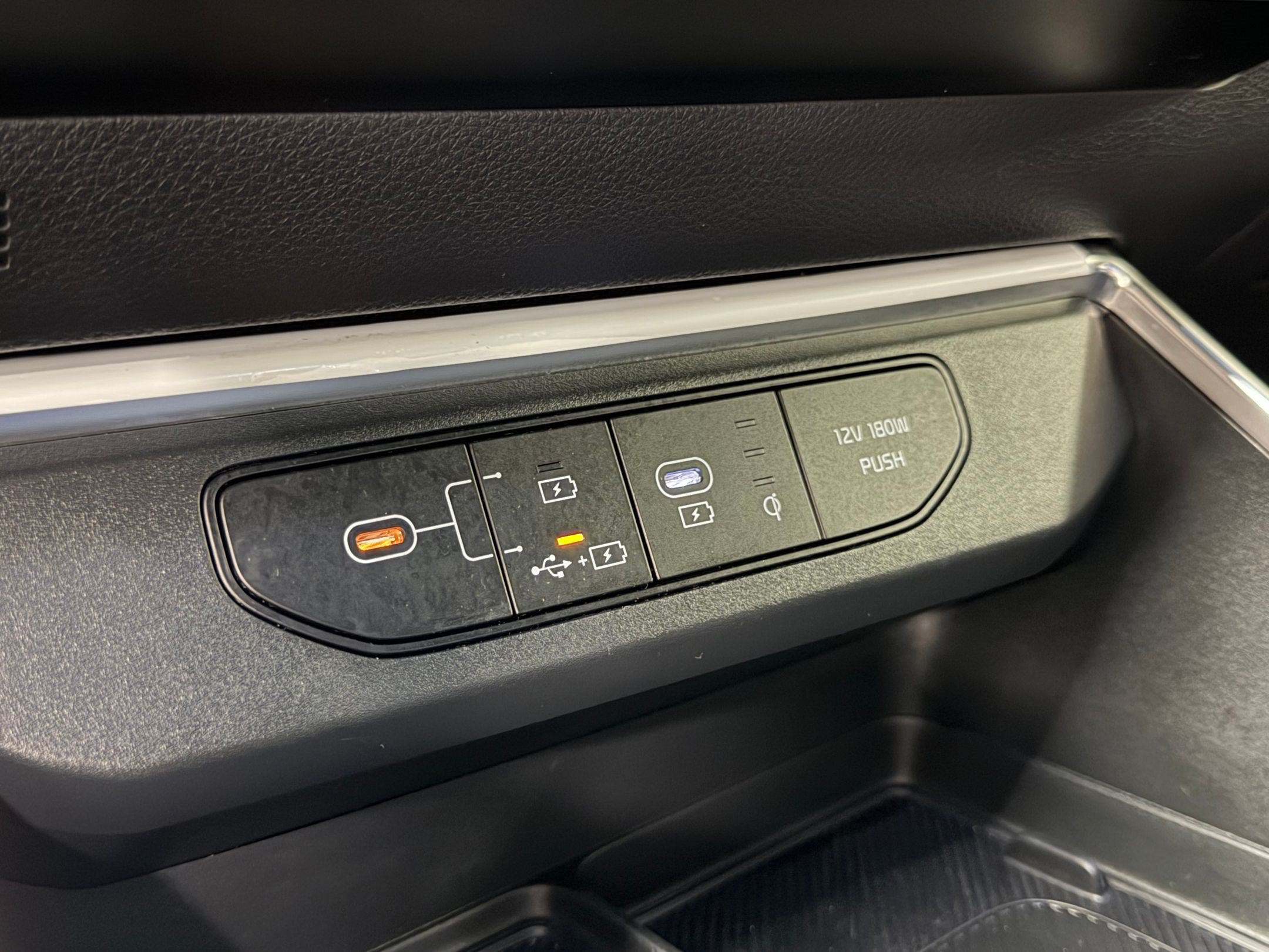 Used 2025 Kia Carnival SX FWD image 22