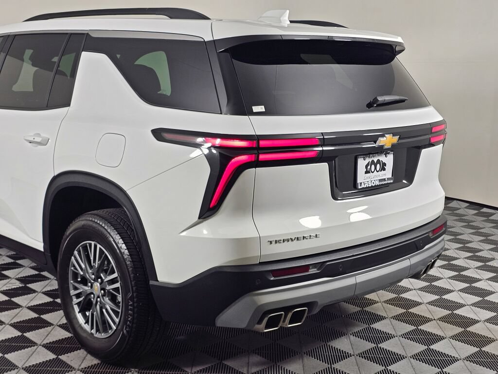 Used 2025 Chevrolet Traverse LT w/ Driver Confidence Package FWD image 13