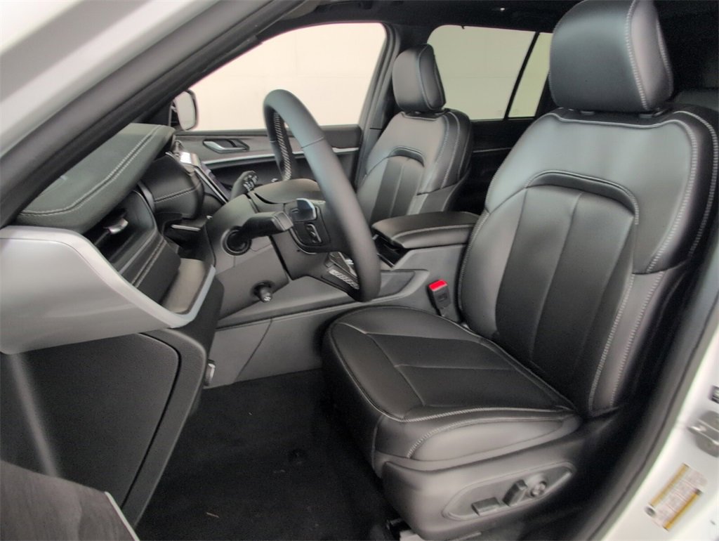 New 2025 Jeep Grand Cherokee Limited w/ Luxury Tech Group II image 5