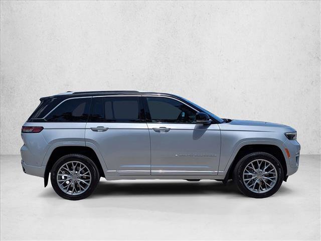 Used 2023 Jeep Grand Cherokee Summit w/ Advanced Protech Group IV AWD/4WD image 4