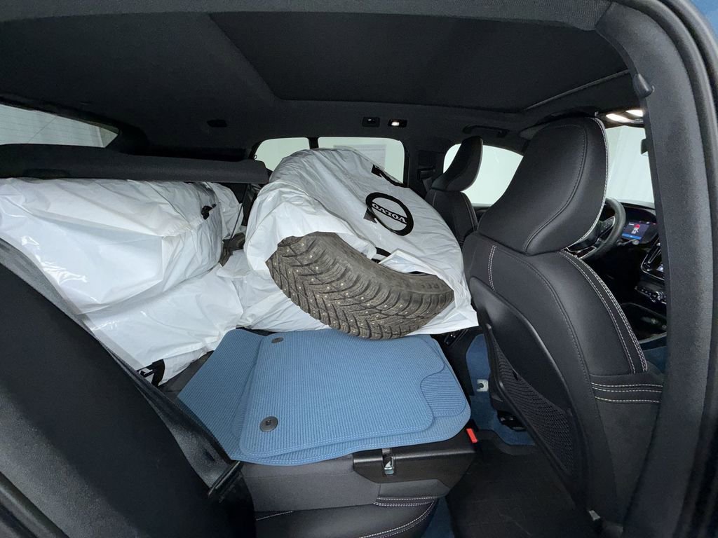 Used 2023 Volvo XC40 Recharge Plus w/ Protection Package Premier image 17